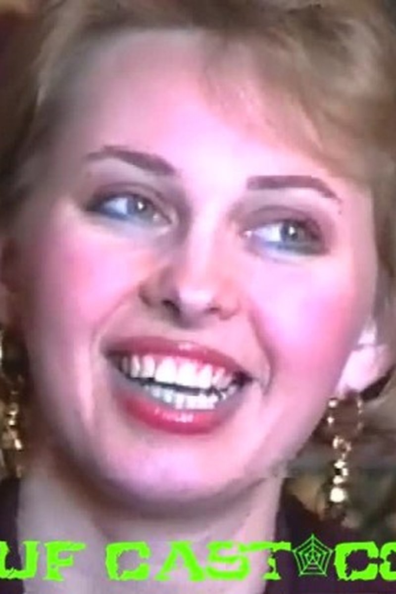 Elina - Screenshot 1 of 4 - Babes