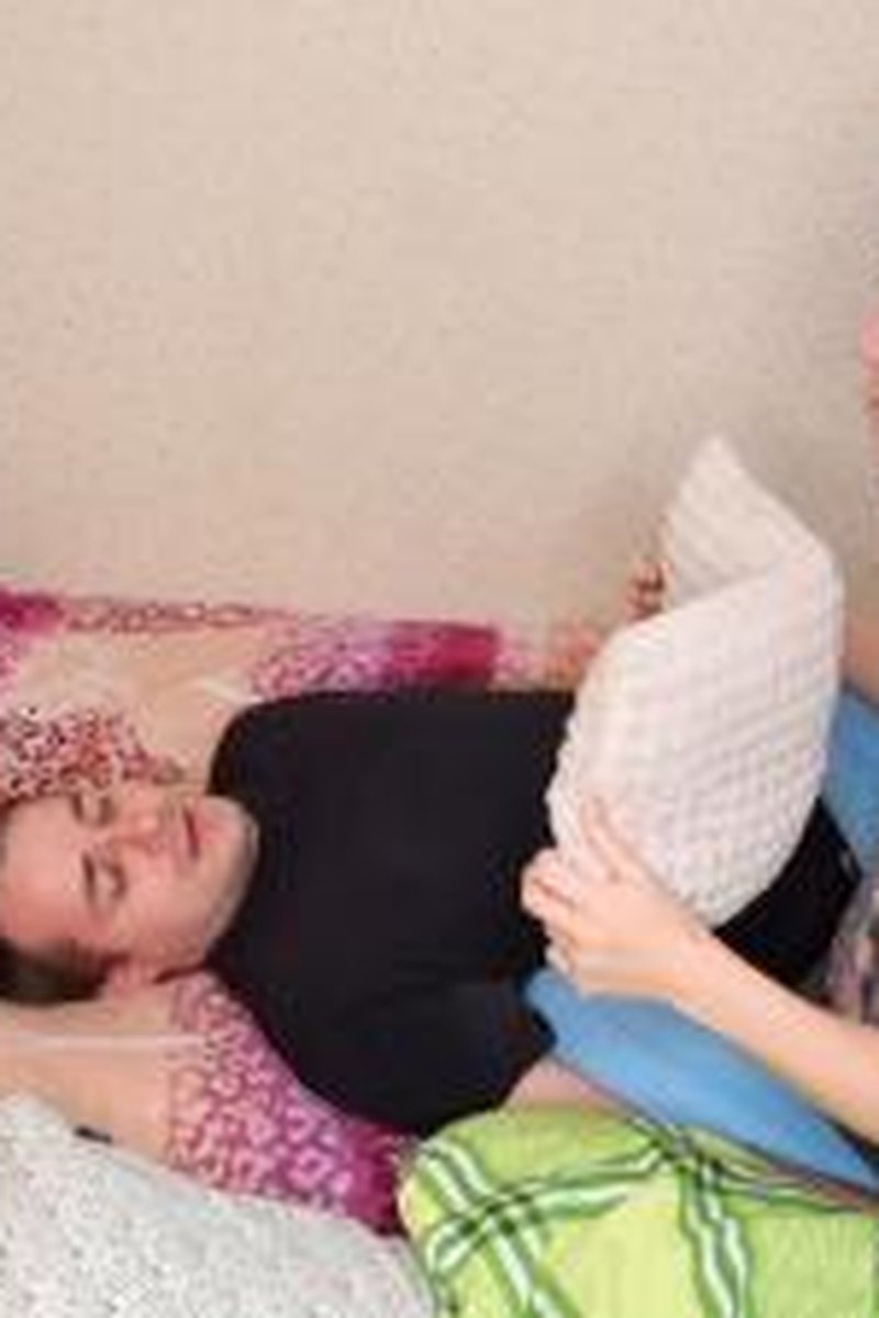 Pillows - Screenshot 1 of 4 - Choking