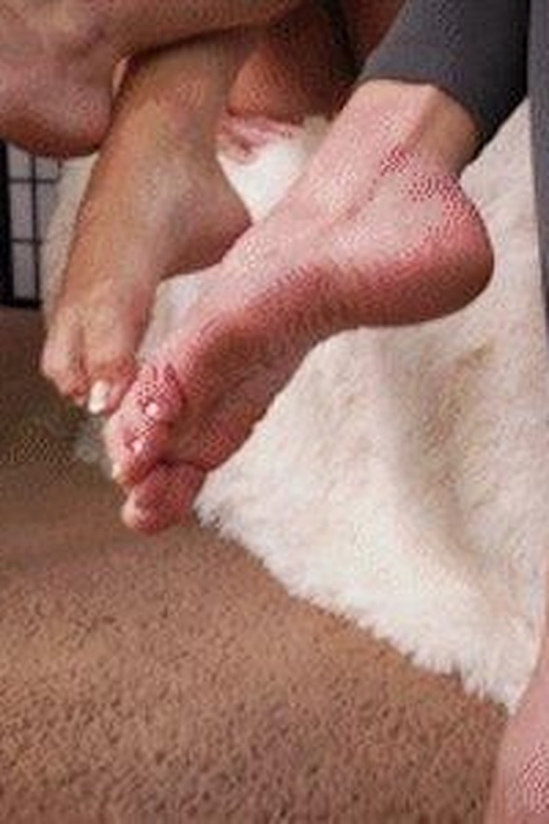 Karly Kate & Cleo - Triple Arch Toe Pointing - HD 1080P Mp4 - Screenshot 1 of 4 - Foot Fetish