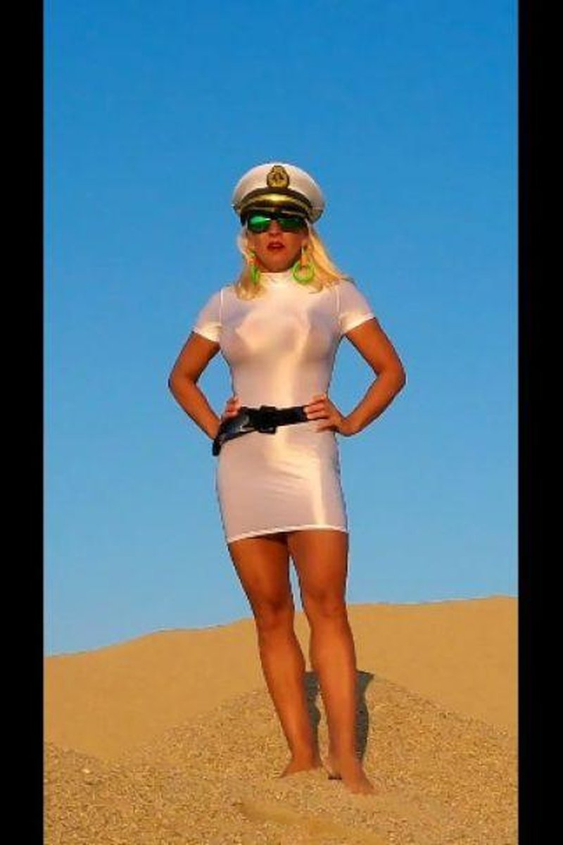 Captain Striptease - Screenshot 1 of 4 - Big Clit