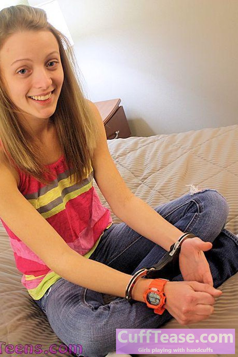 Danielle Speedcuffed - Screenshot 1 of 4 - Bondage