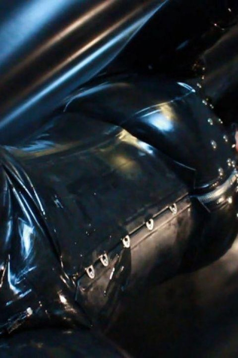 Biker-Bitch - Screenshot 1 of 4 - Big Tits
