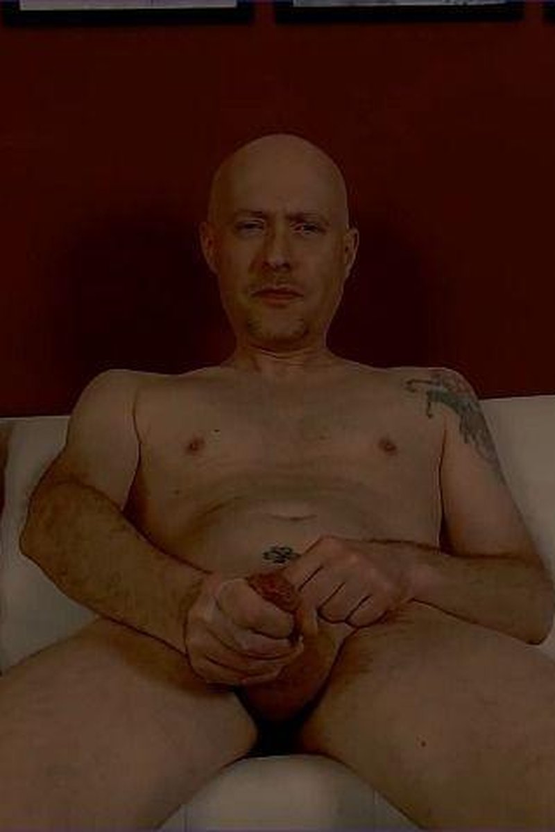 A Quick Wank - Screenshot 1 of 4 - Cumshot