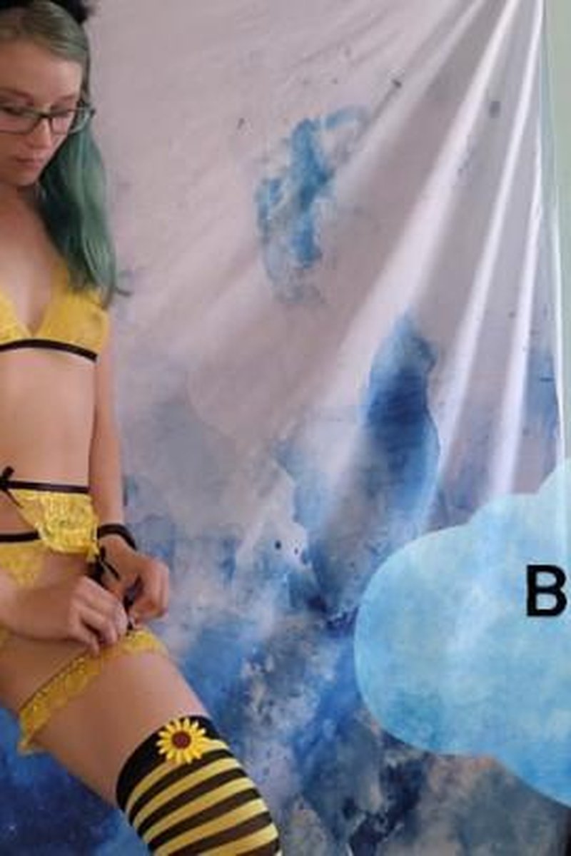 Bumblebee Tease - Screenshot 1 of 4 - Challenge