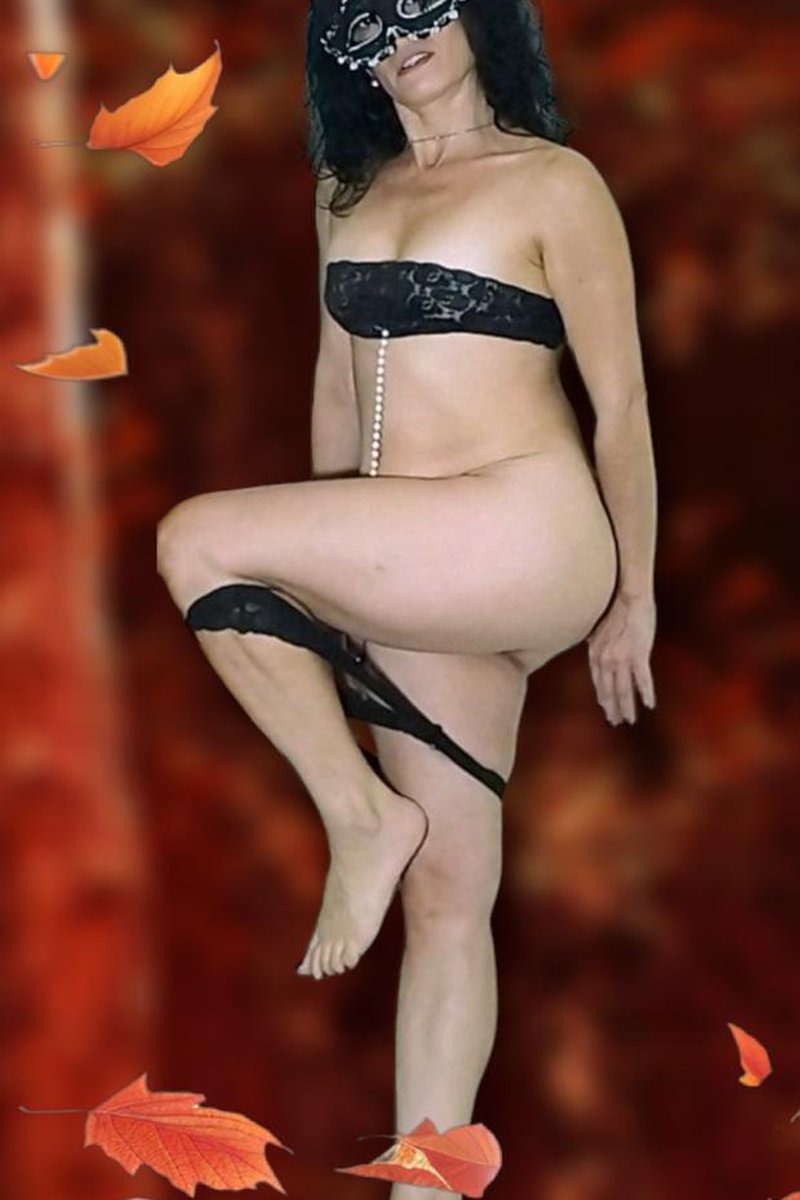 Otono - Screenshot 1 of 4 - Latin Woman