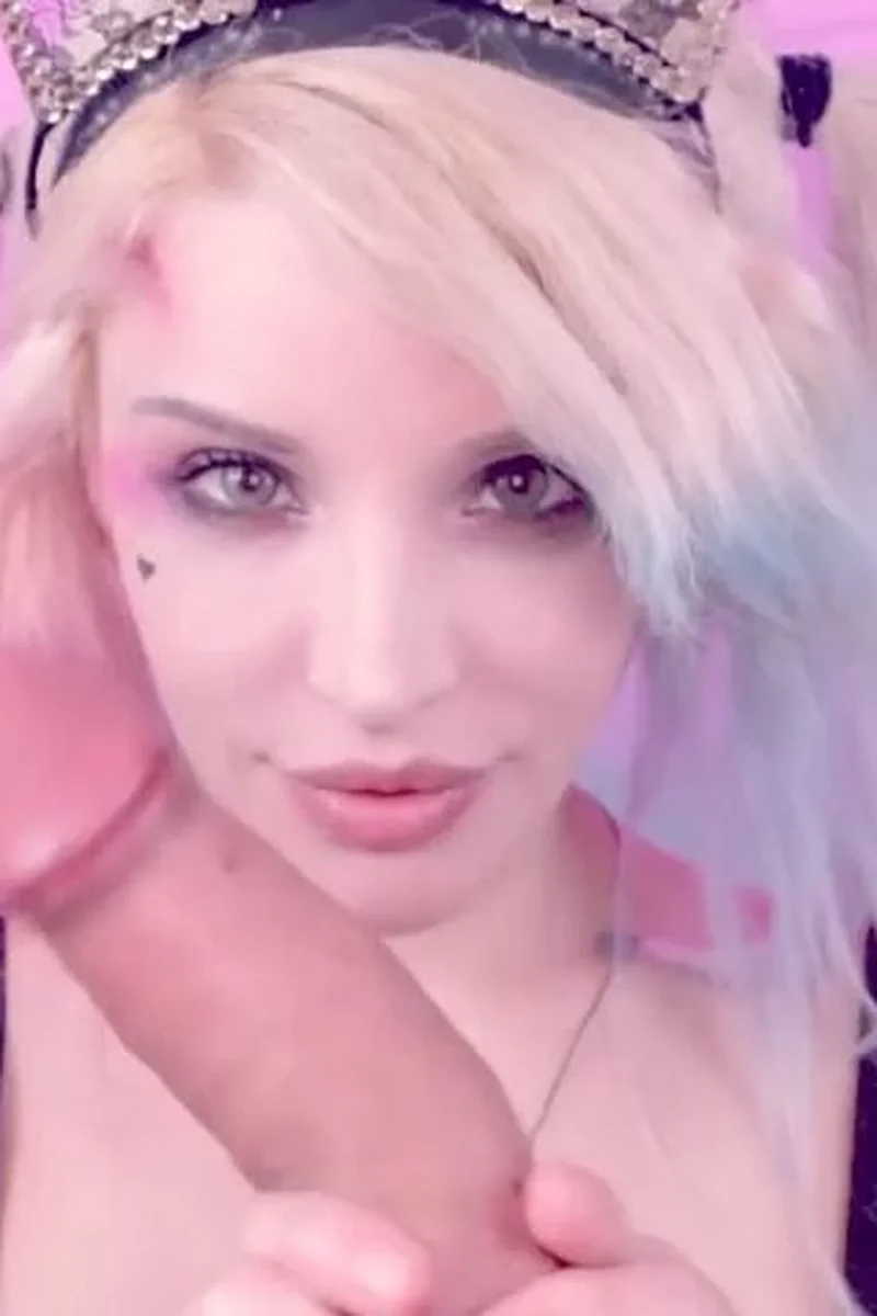Cherry Quinn - Screenshot 1 of 4 - Blowjob