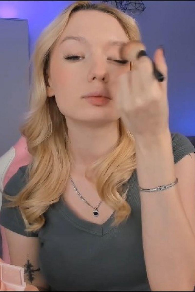 How Do I Do A Make-Up - Screenshot 1 of 4 - 18years