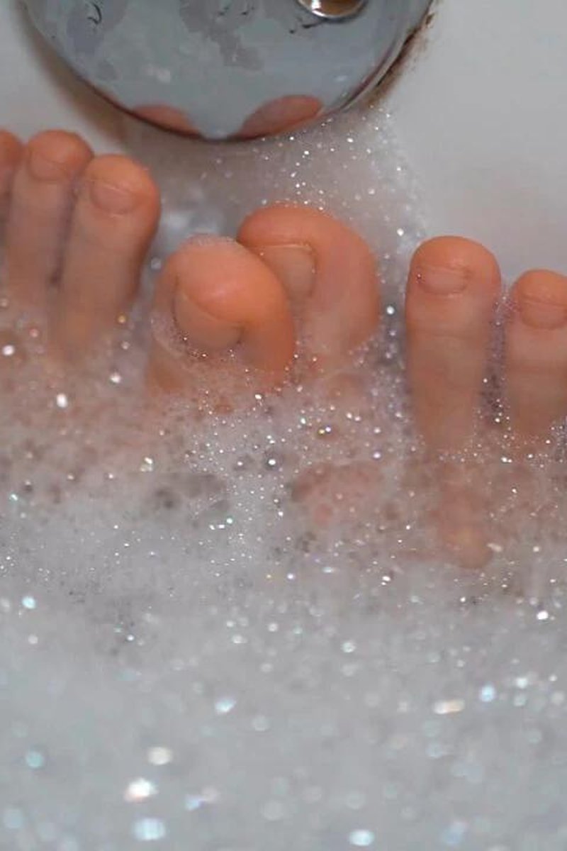 Soapy Toes - Screenshot 1 of 4 - All Girl