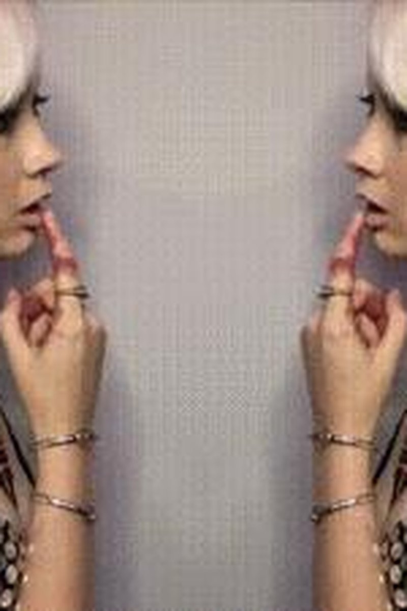 Mirror Munchie - Screenshot 1 of 4 - Blonde Hair (Female)