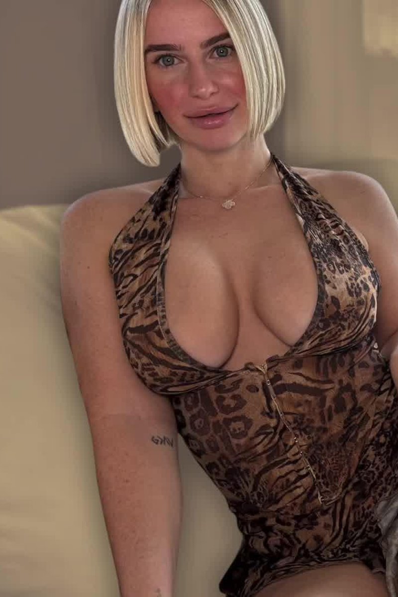 Mirror Breaking Ugly - Screenshot 1 of 4 - Blonde Hair (Female)