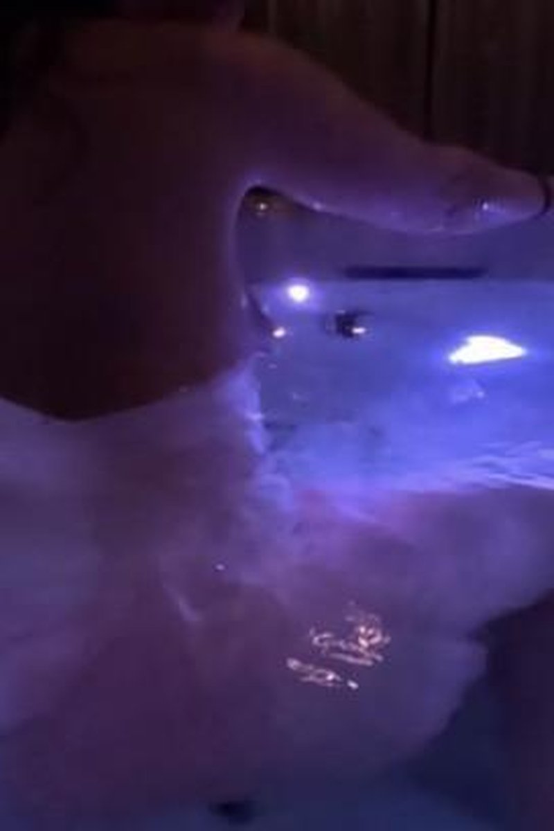 Extremely Horny Amateur Jacuzzi Porn - Screenshot 1 of 4 - Amateur