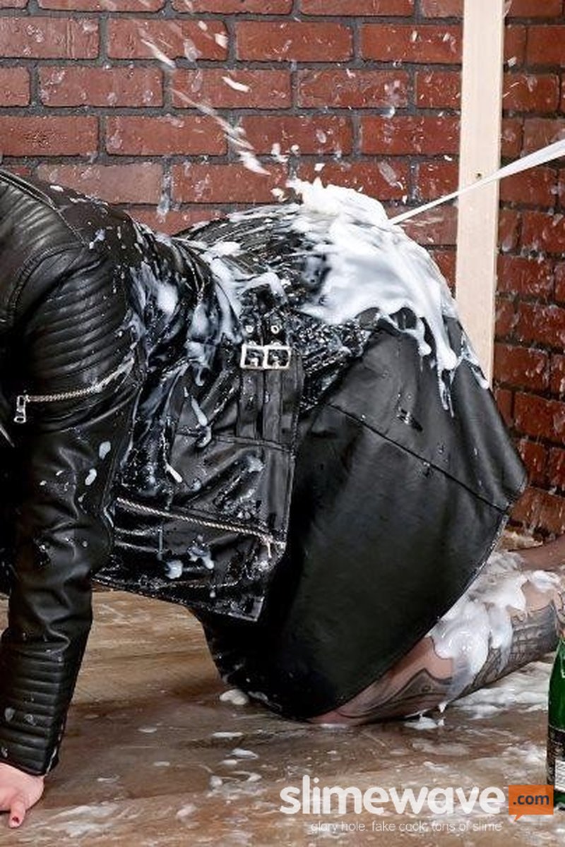 Dressed in Leather and Covered in Cum - Screenshot 1 of 4 - Blond Hair