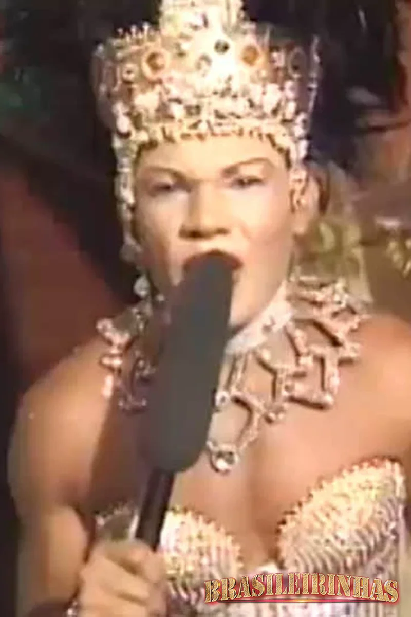Rapaz Bebe E Chupa Cerveja Direto Da Bucetinha - Carnaval 2001 - Screenshot 1 of 4