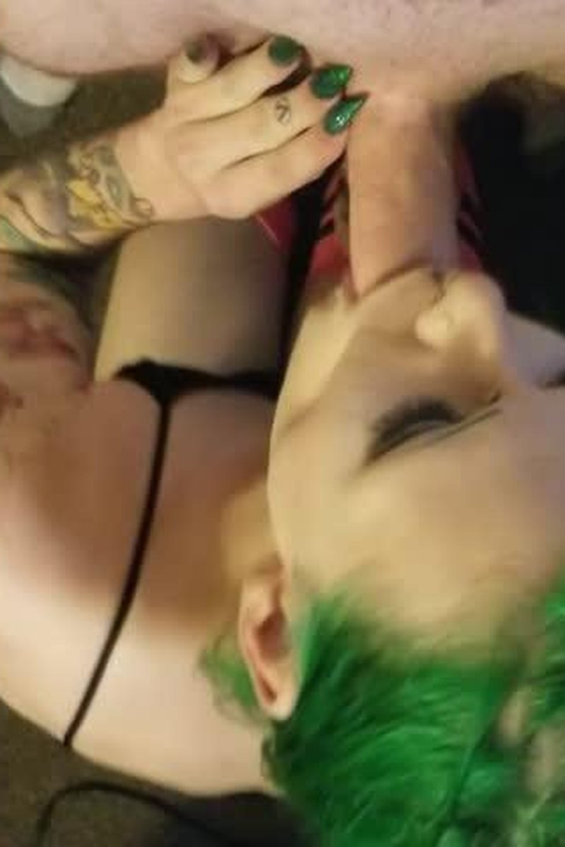 Bareback Grindr Hookup - Screenshot 1 of 4 - Anal
