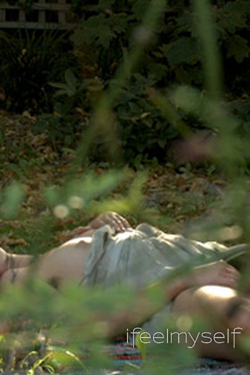 Peek Through 2 - Screenshot 1 of 4 - Foot Fetish