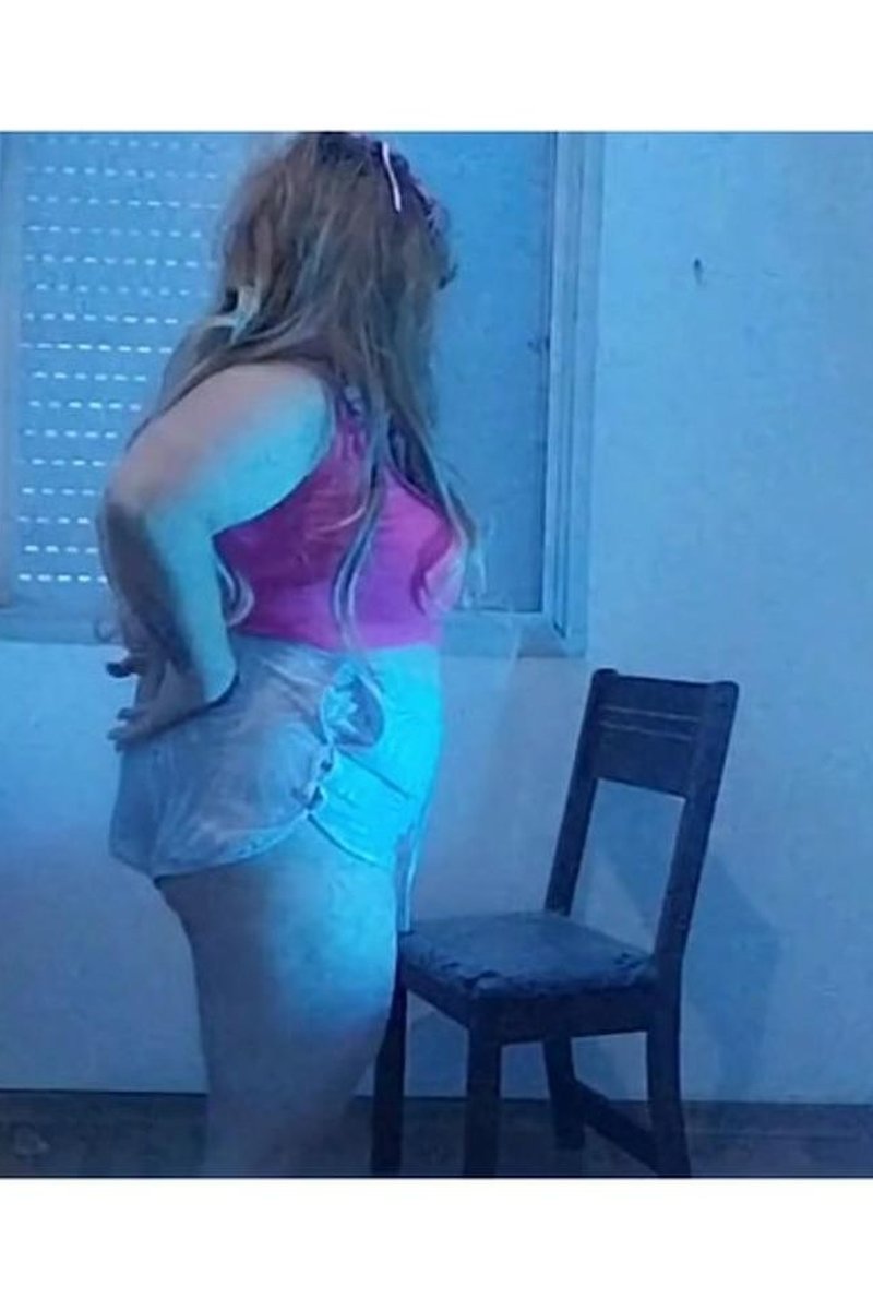 Shaking Your Ass - Screenshot 1 of 4 - MILF (30+)