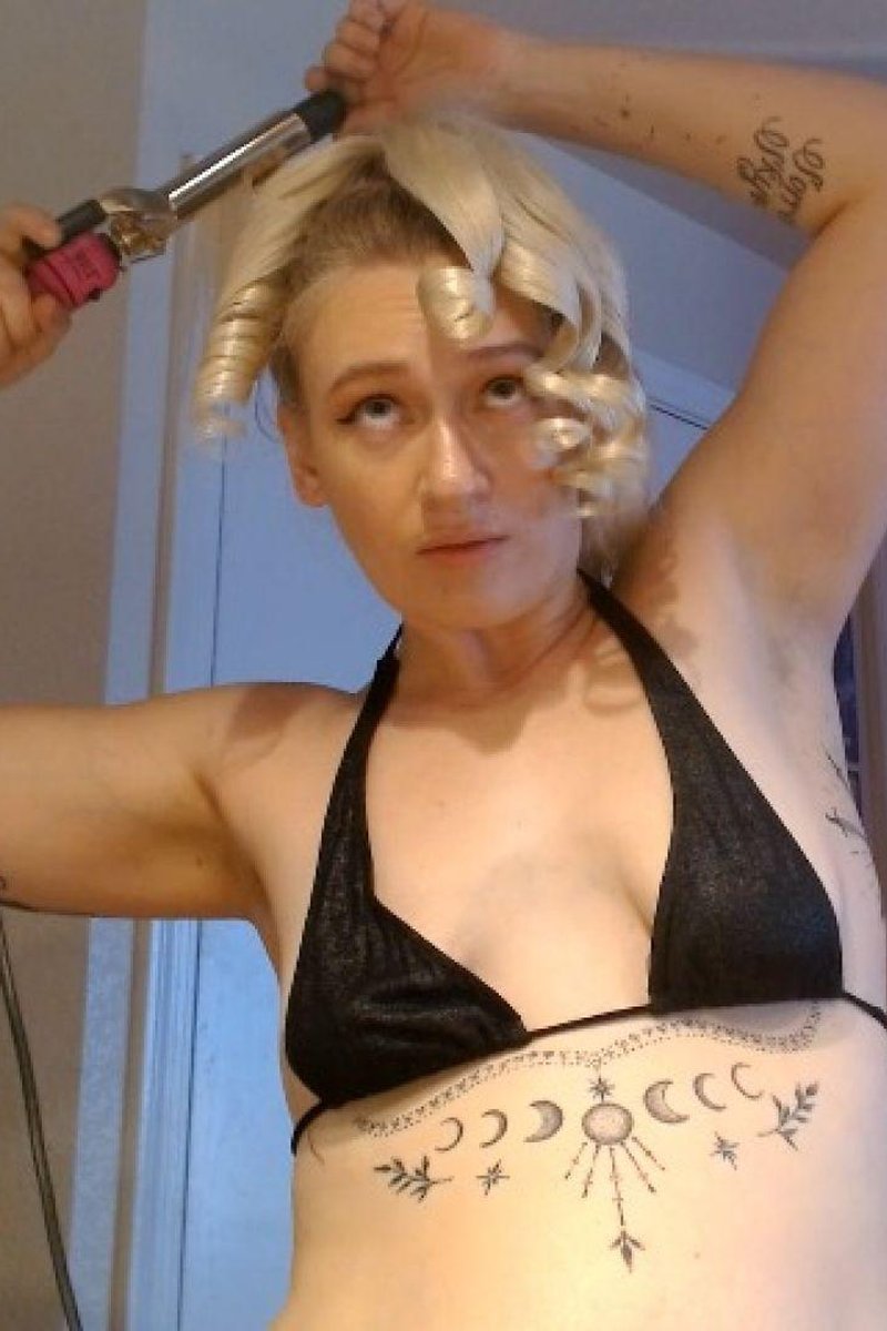 Girlfriend Experience - Screenshot 1 of 4 - Bikinifetish