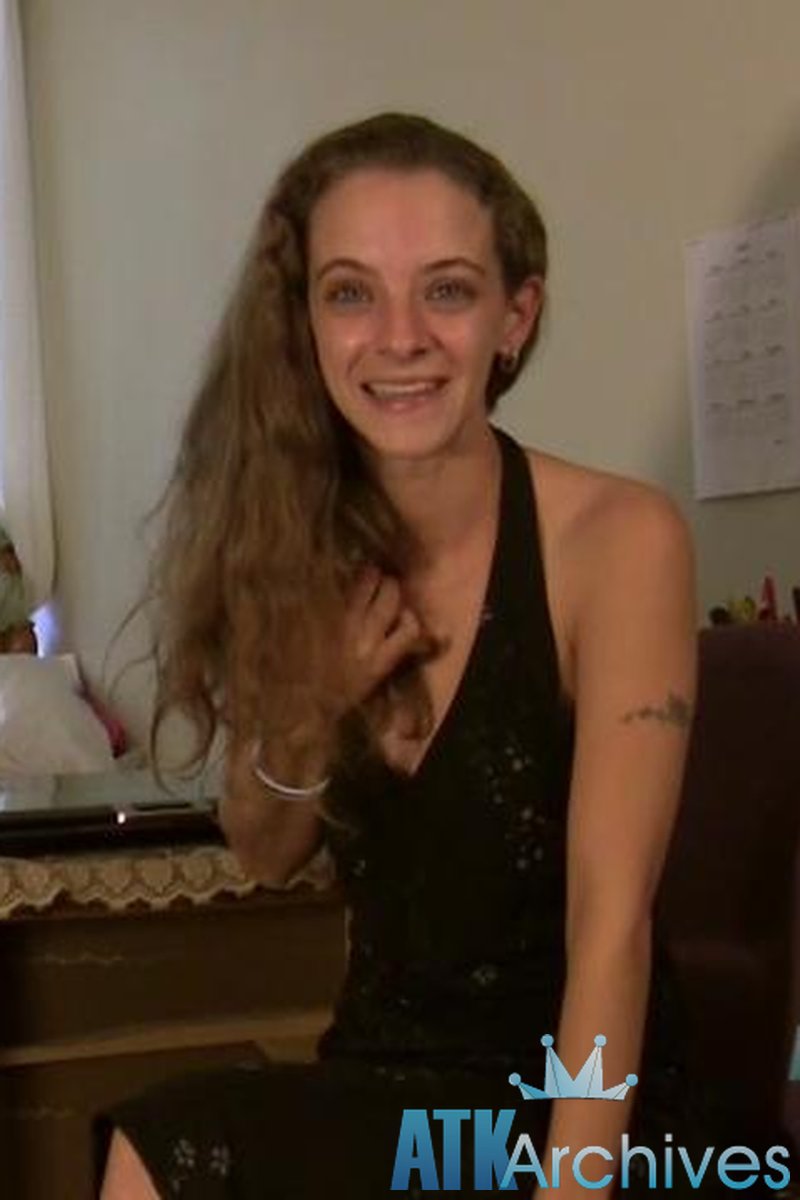 Isabella - Interview - Screenshot 1 of 4 - Isabella Isa035