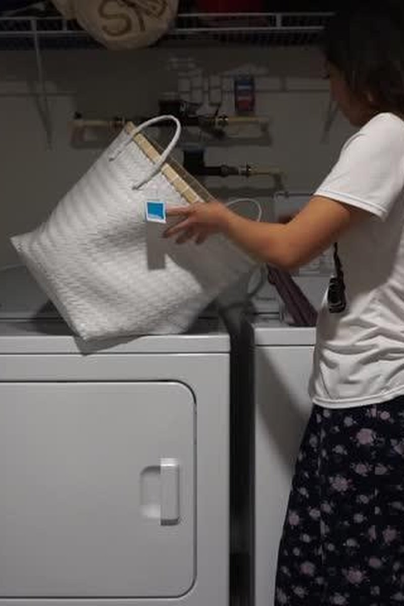 Dirty Laundry - Screenshot 1 of 4 - Asian