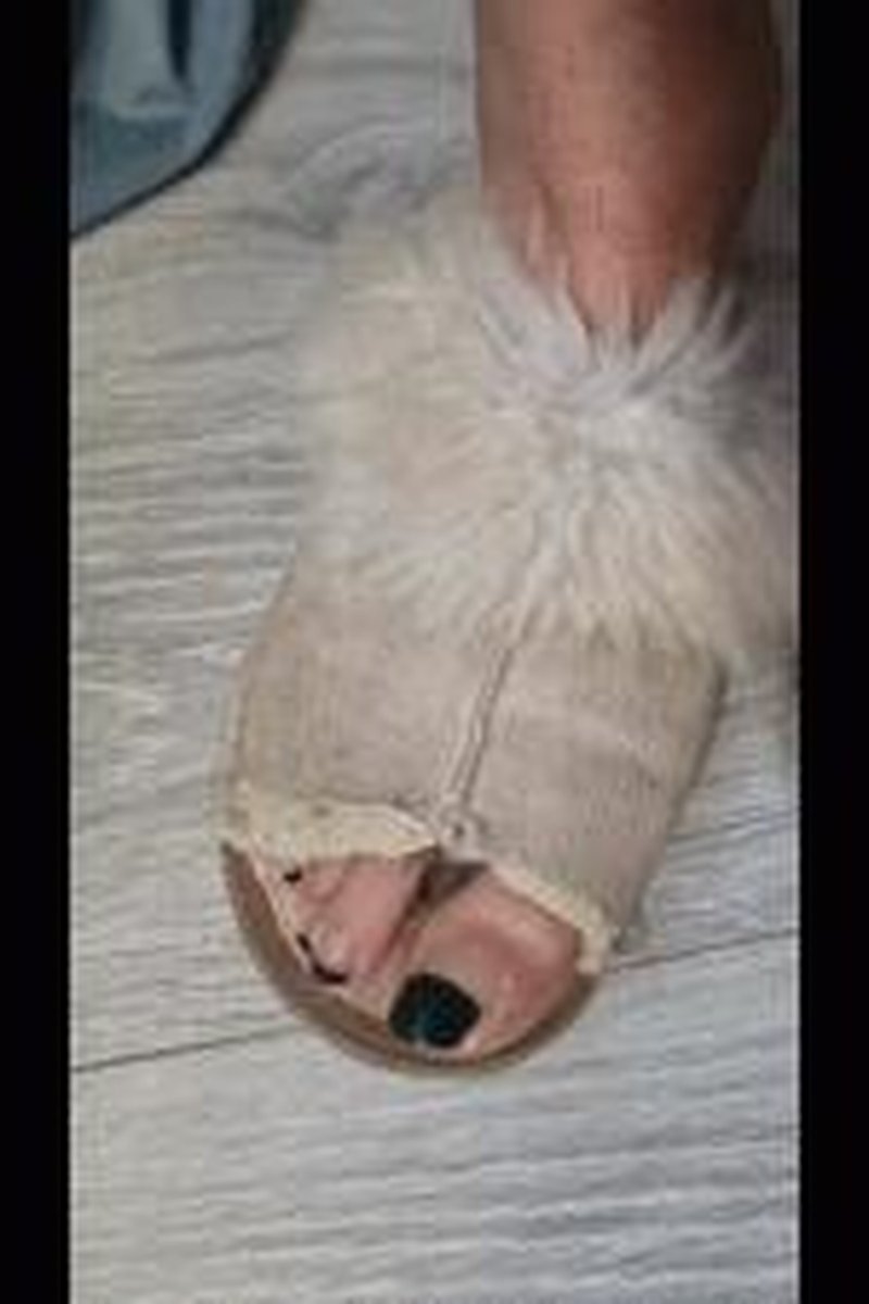 Long Toe Nails - Screenshot 1 of 4 - Foot Fetish