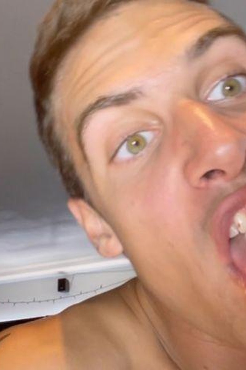 Pb&J Vore - Screenshot 1 of 4 - Chewing