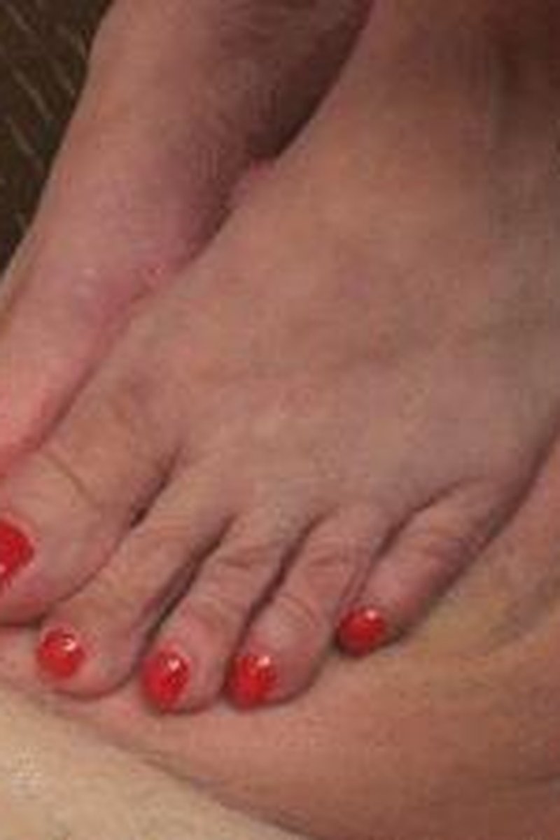 Close Up Barefoot Head & Face Stand - Screenshot 1 of 4 - Fantasy