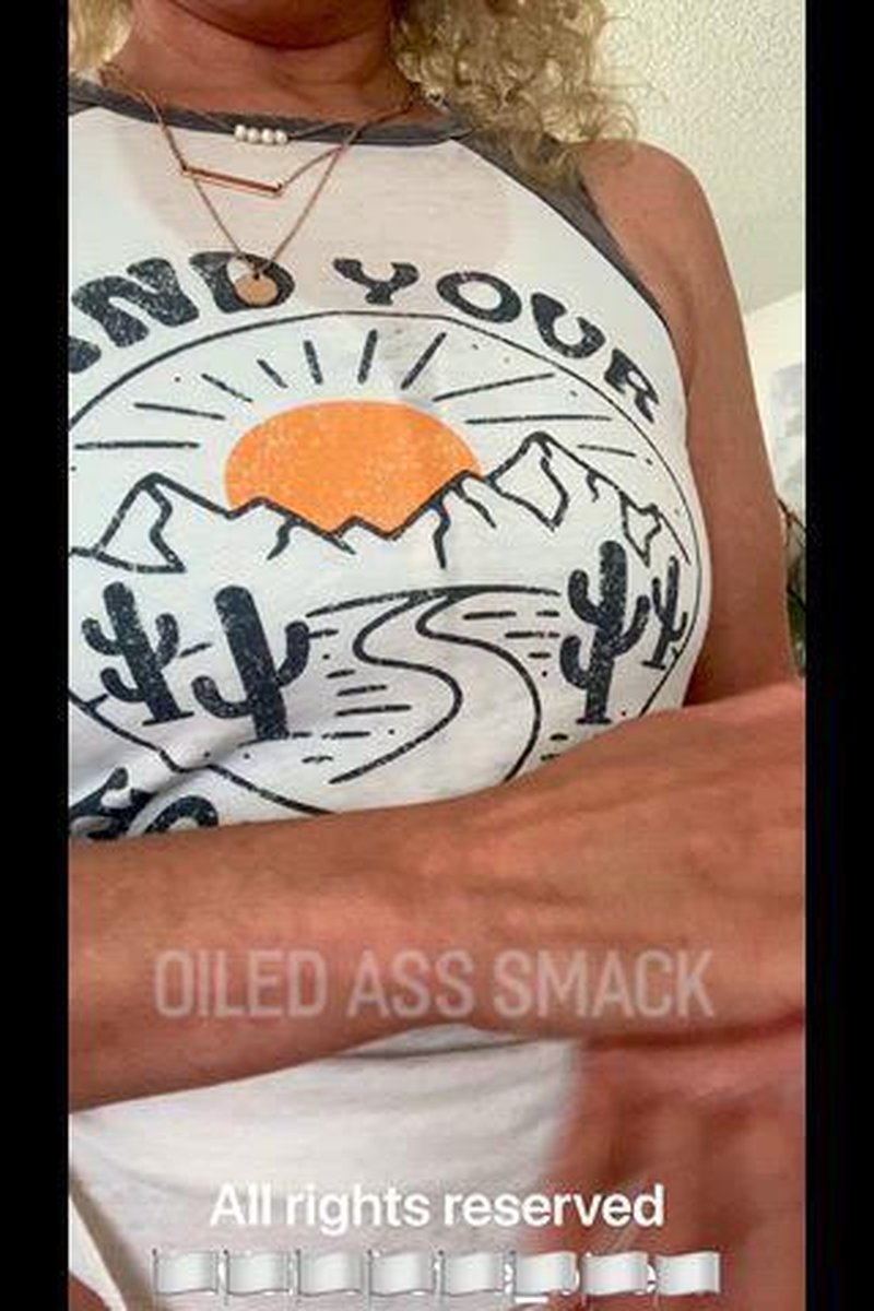 Oiled Ass Spank - Screenshot 1 of 4 - Bettie Bloem