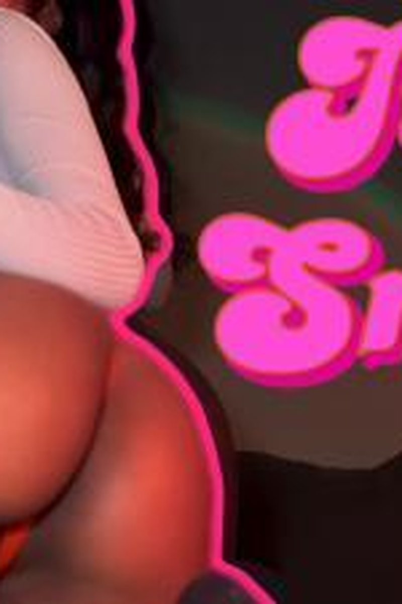 It's Small - Screenshot 1 of 4 - Black