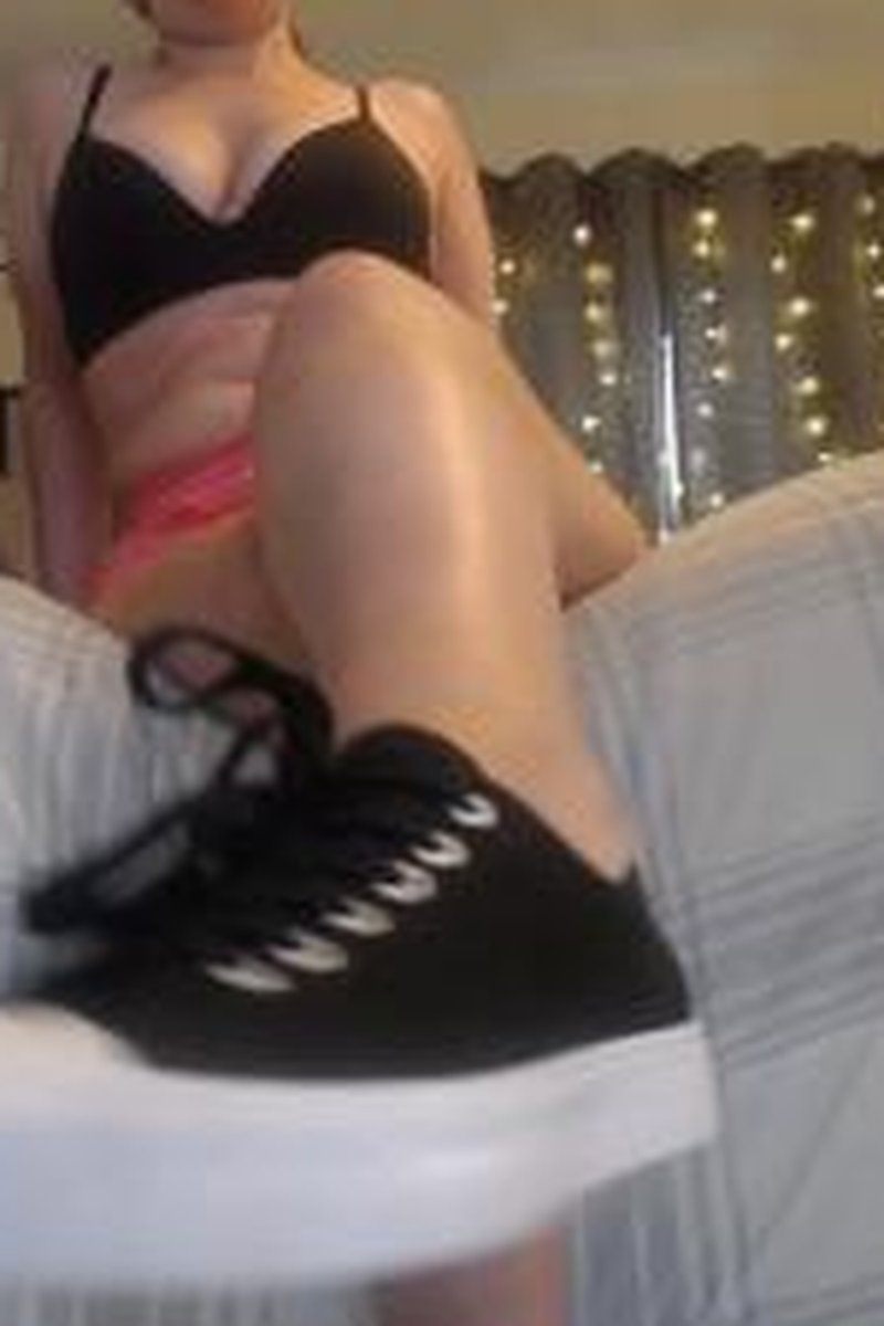 Mistress Brie Foot Gagging - Screenshot 1 of 4 - Femdom