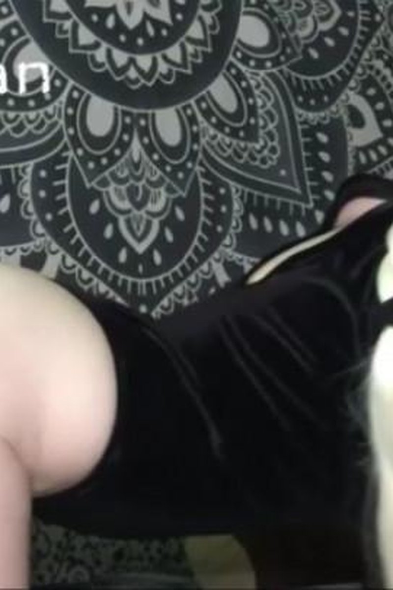 Kitty Can Stretch - Screenshot 1 of 4 - BDSM