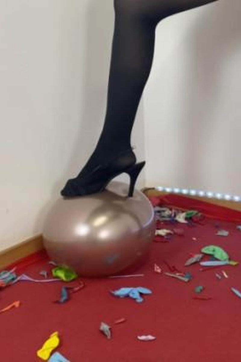 Mass Popping In Heels - Screenshot 1 of 4 - Balloon Fetish