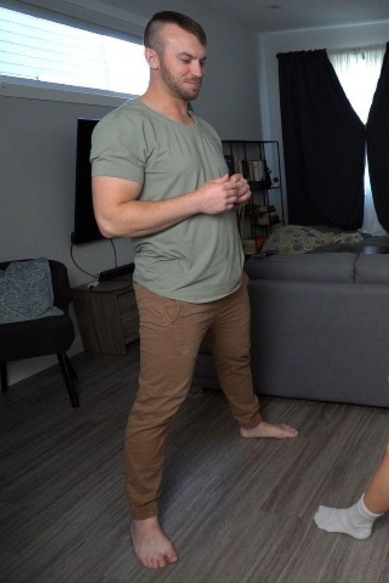 Elf Ballbusting - Screenshot 1 of 4 - Femdom