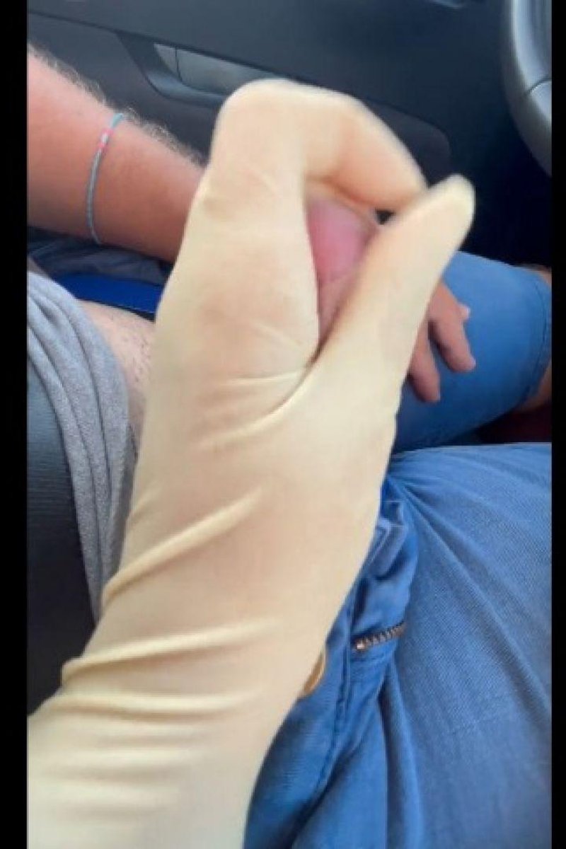 TP-manyvidsnastyameneghetti-car-handjob-with-latex-gloves