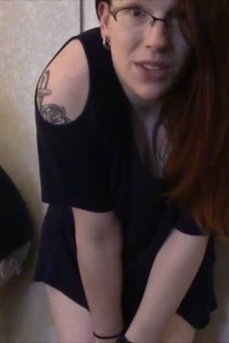 Chubby Girlfriend - Screenshot 1 of 4 - Belly Fetish