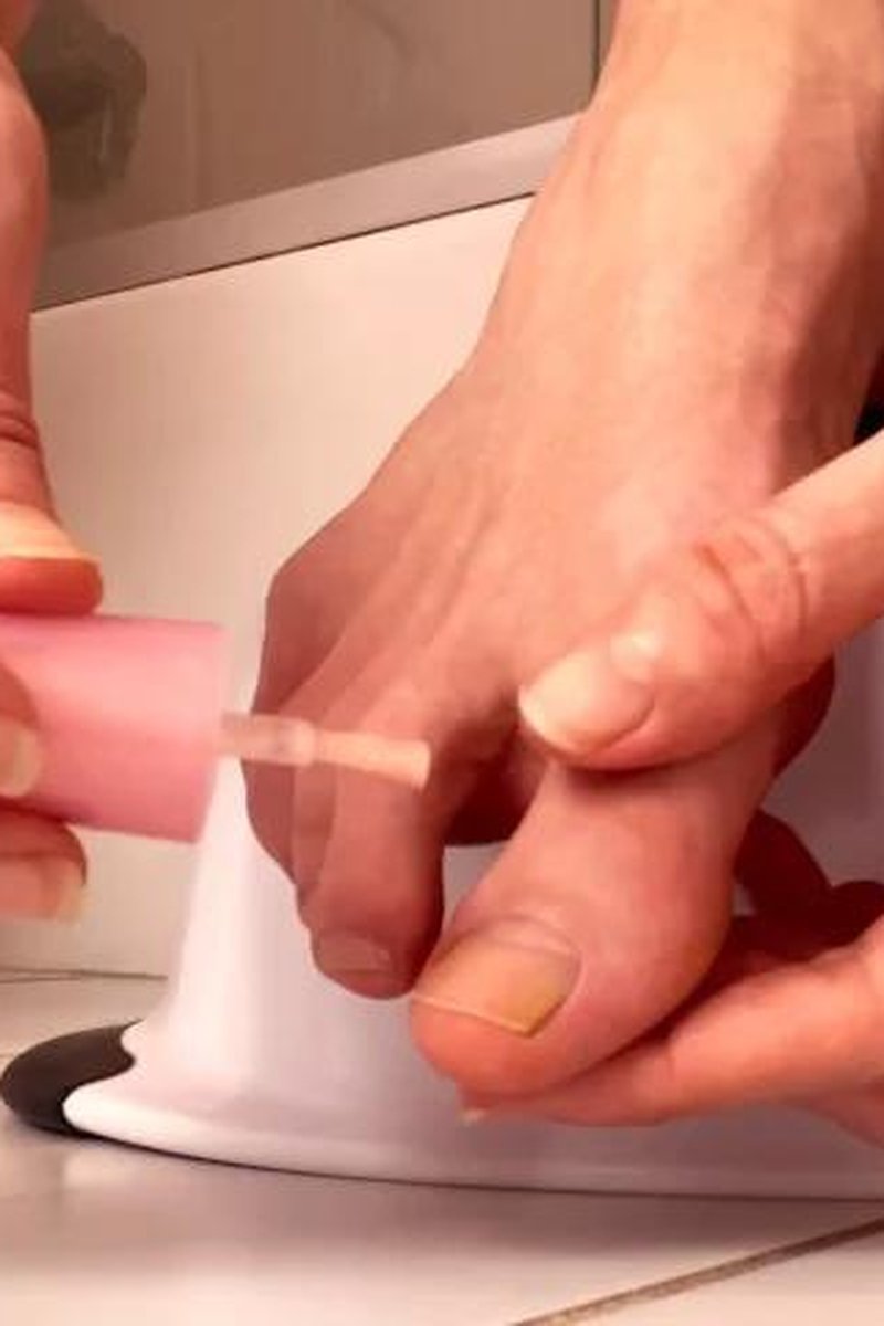 Toe Nails Polish Application - Screenshot 1 of 4 - French Goddess