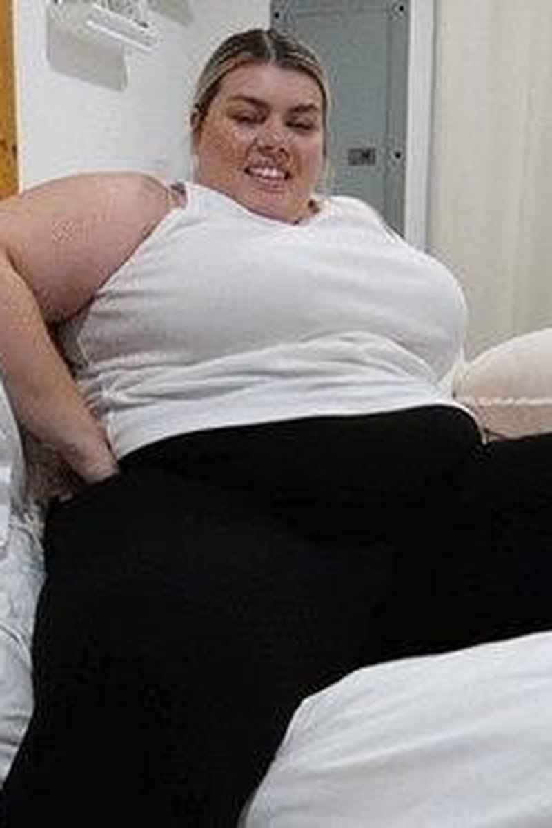 BBW Chloe: Cupcake Stuffing! - Screenshot 1 of 4 - BBW