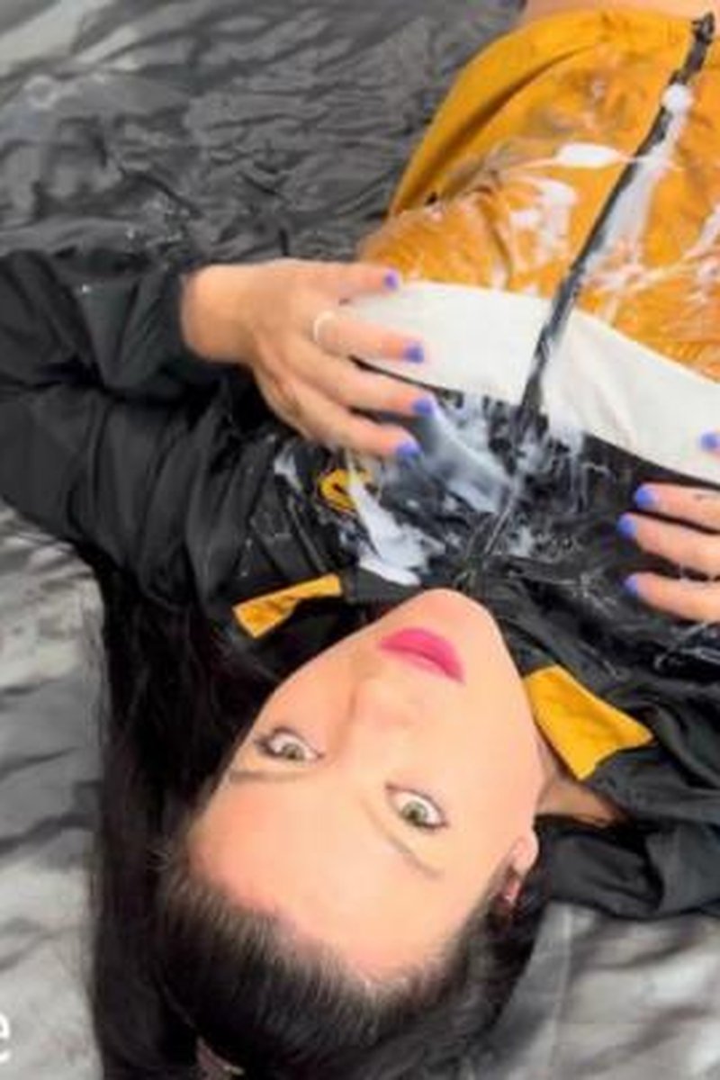 Patrick Rain Jacket Destruction - Screenshot 1 of 4 - Broken