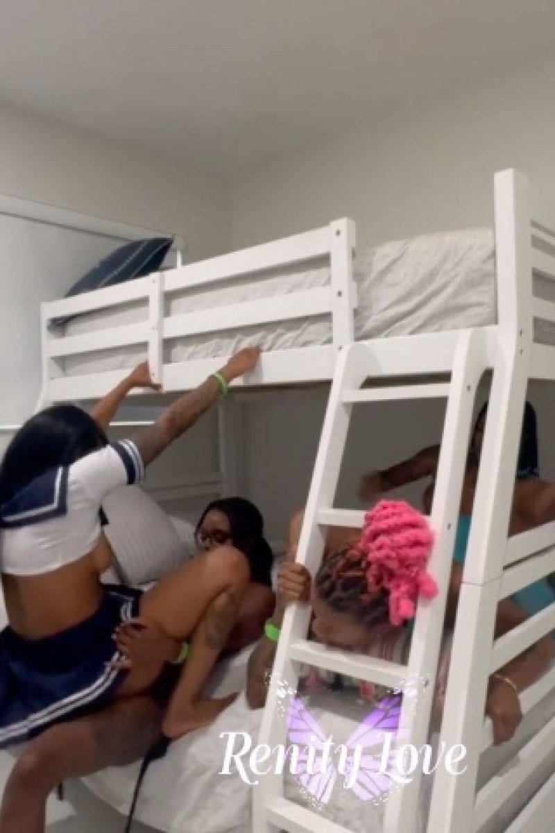 Bunkbed Babes - Screenshot 1 of 4 - Black