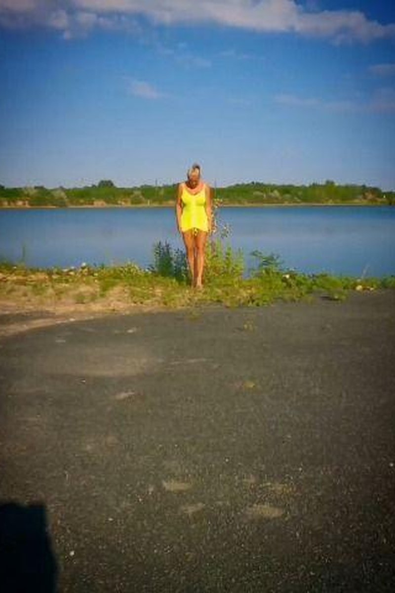 Stiptease At The Lake - Screenshot 1 of 4 - Big Clit