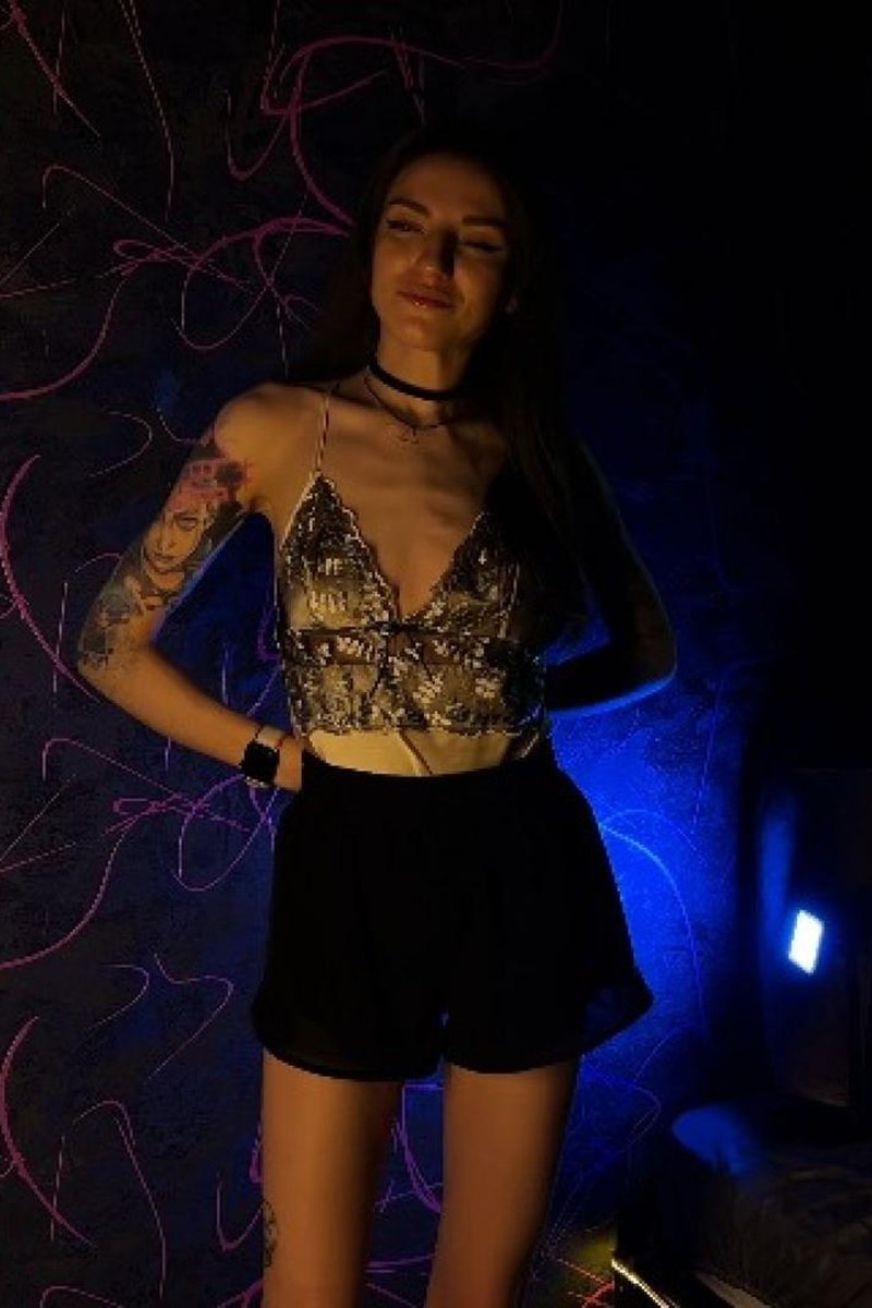 Midnight Dance - Screenshot 1 of 4 - Dancer