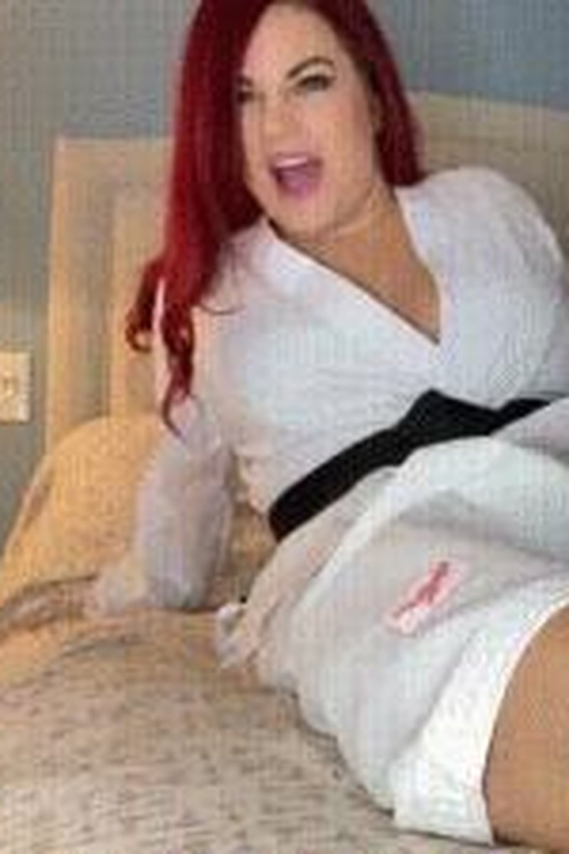You Should Be Embarrassed! - Screenshot 1 of 4 - Femdom