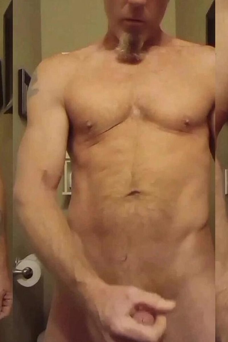 Using (Or... Misusing) The Bathroom Again - Screenshot 1 of 4 - Amateur
