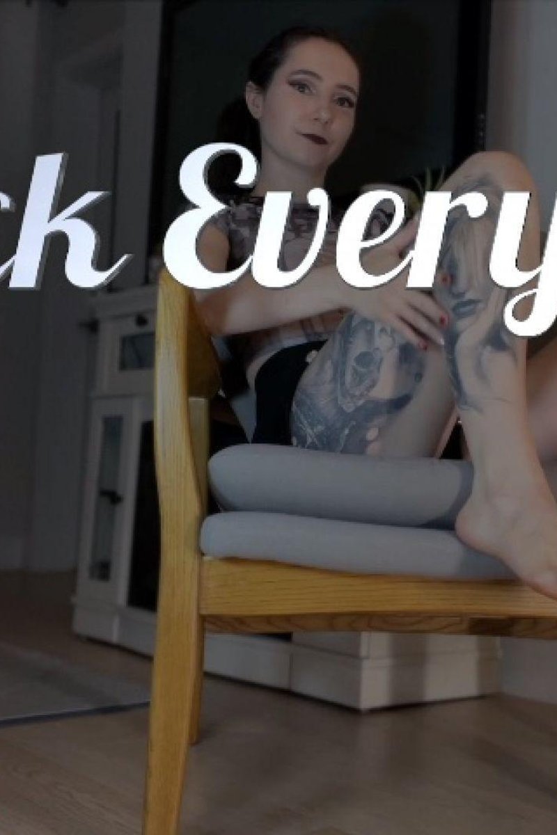 Lick Every Drop - Screenshot 1 of 4 - Cleavage Tease