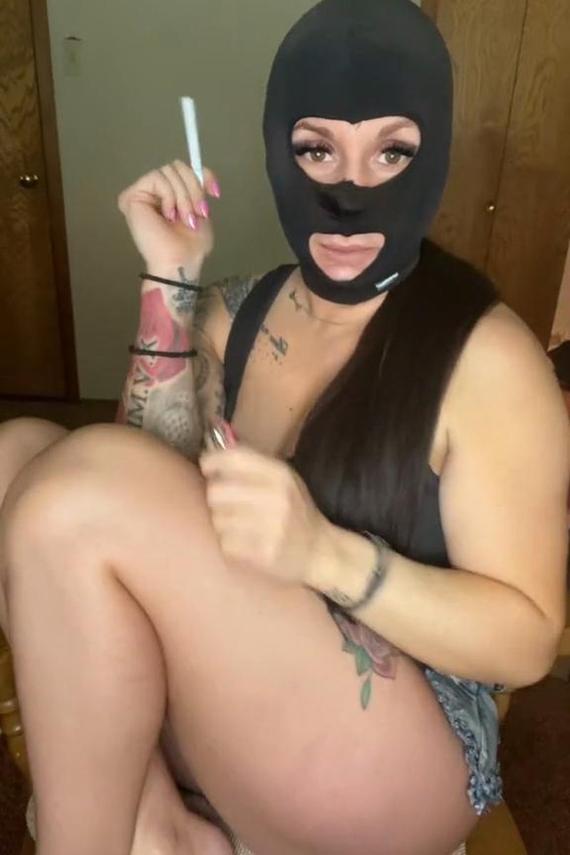 First Cigarette - Screenshot 1 of 4 - BDSM