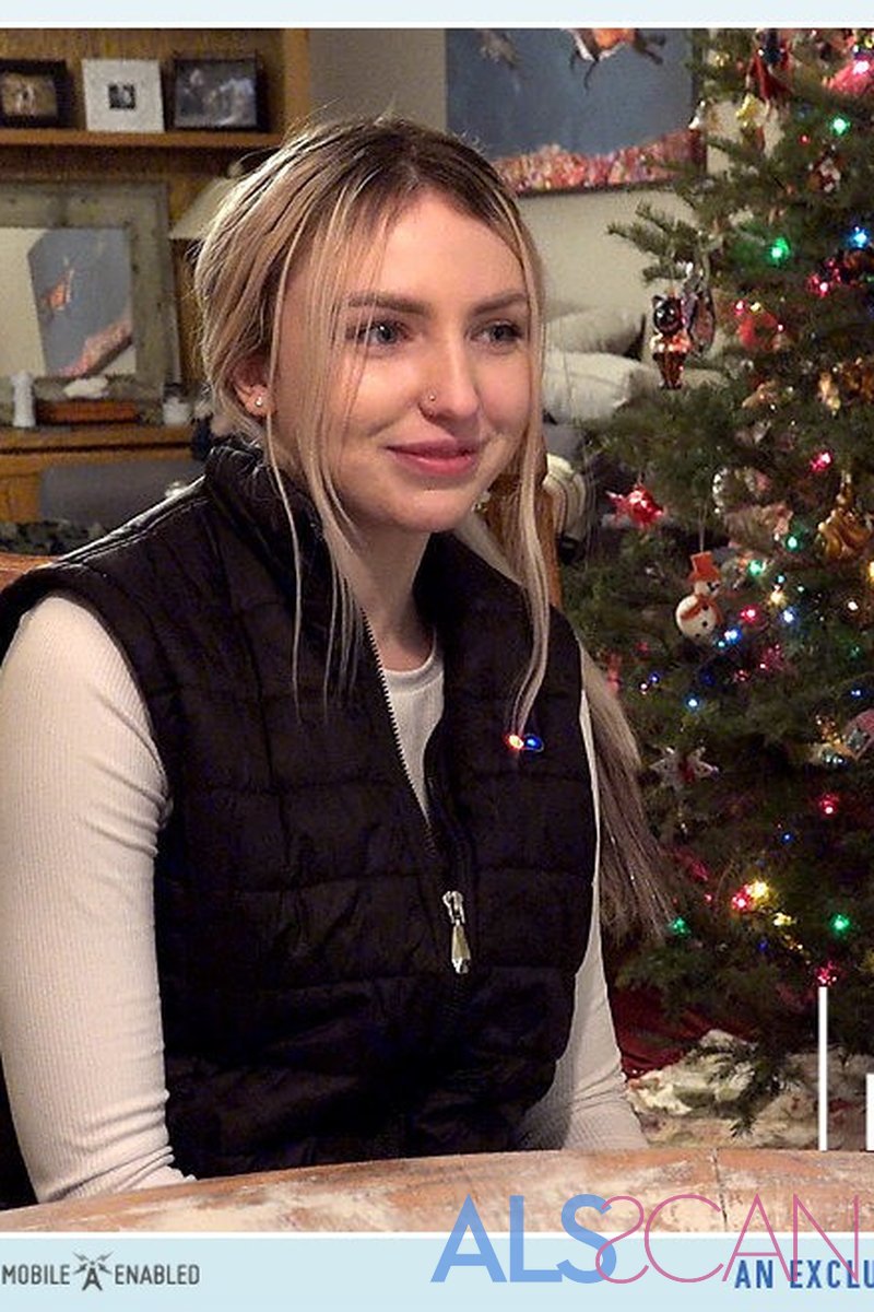 Interview - Screenshot 1 of 4 - Behind The Scenes