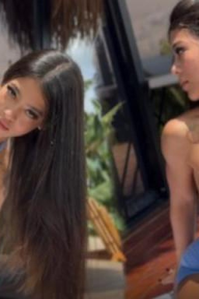 Latina Does Public Yoga Naked - Screenshot 1 of 4 - Latin Woman