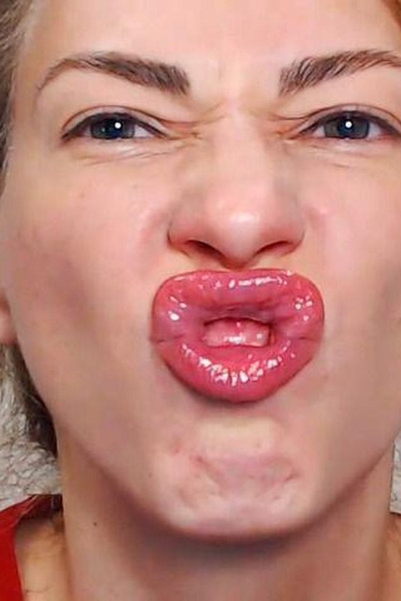 Lip Smelling - Screenshot 1 of 4 - Lipstick Fetish