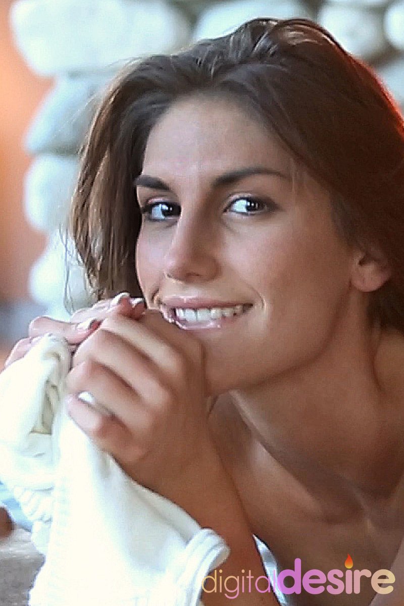 August Ames - Screenshot 1 of 4 - Brown Hair