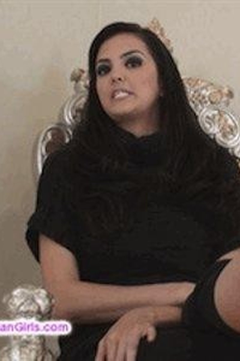 Serving Queen Farah (Dial-Up) - Screenshot 1 of 4 - Bitch