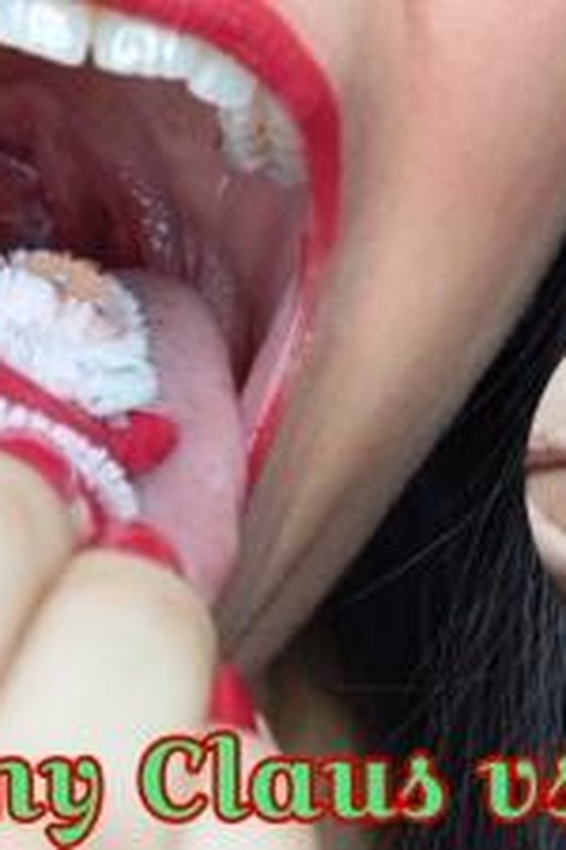 Mean Giantess vs Santa - Screenshot 1 of 4 - Ass Smothering